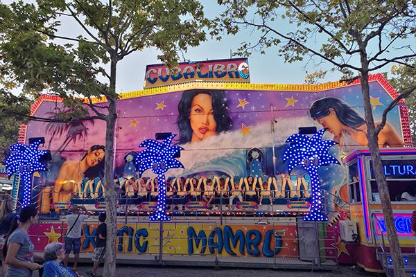 和记官网照明的娱光灯用在西班牙游乐装备展示